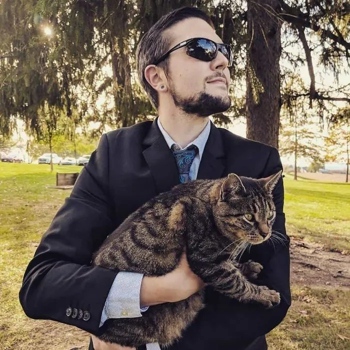 Because He Can Not Have A Cat In The Apartment, This Guy Takes Pictures With All The Cats Found In The Streets