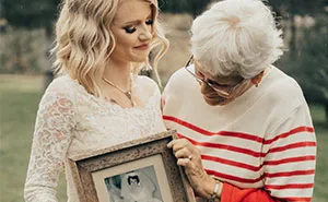 Bride Surprises Grandmother By Wearing Her Wedding Dress From 1962 And Her Reaction Is Too Cute