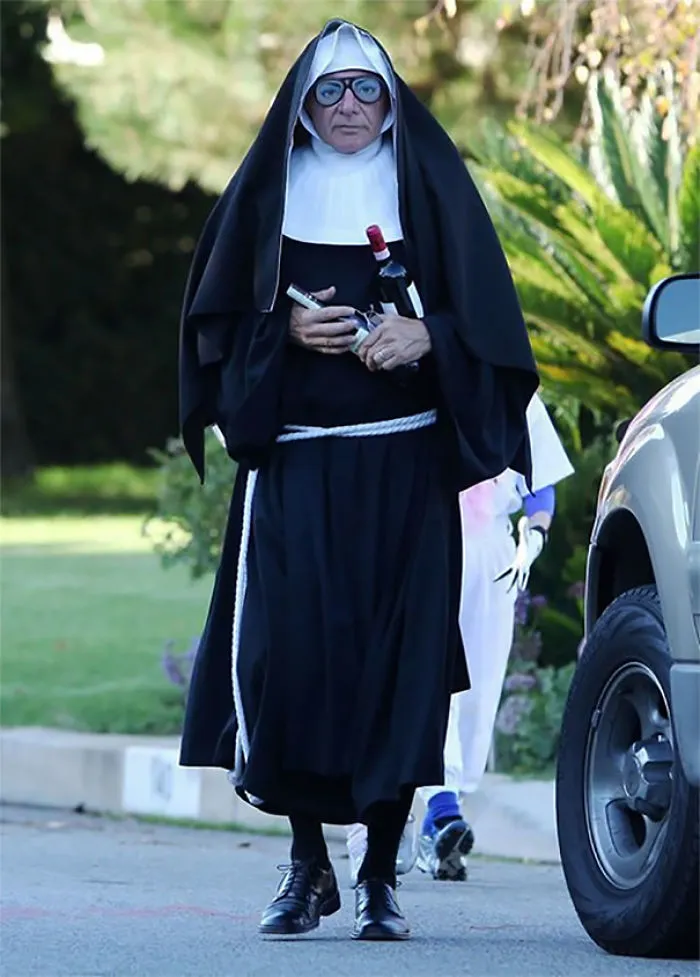 2010, Nun