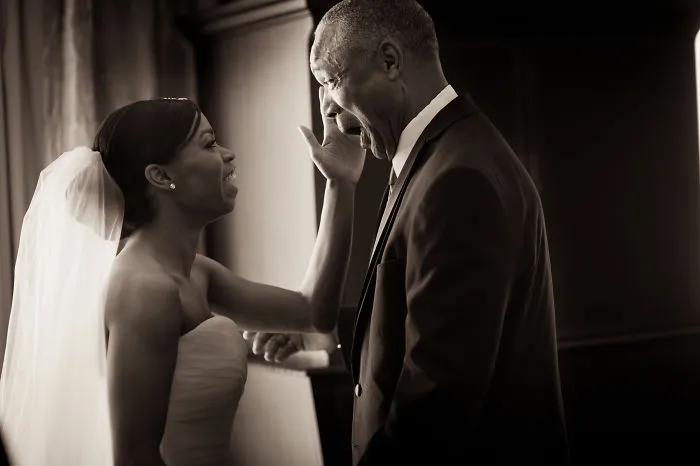 179 Times Fathers Couldn't Hold Back Their Emotions After Seeing Daughters In Wedding Dresses For The First Time