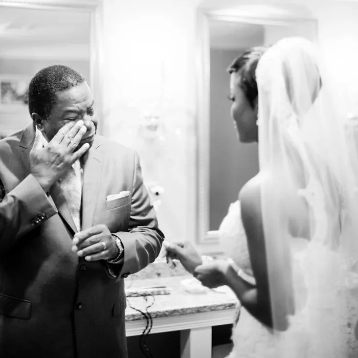 179 Times Fathers Couldn't Hold Back Their Emotions After Seeing Daughters In Wedding Dresses For The First Time