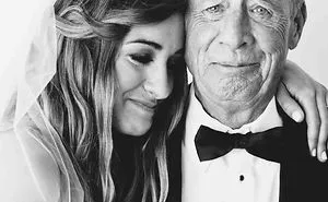 179 Times Fathers Couldn't Hold Back Their Emotions After Seeing Daughters In Wedding Dresses For The First Time