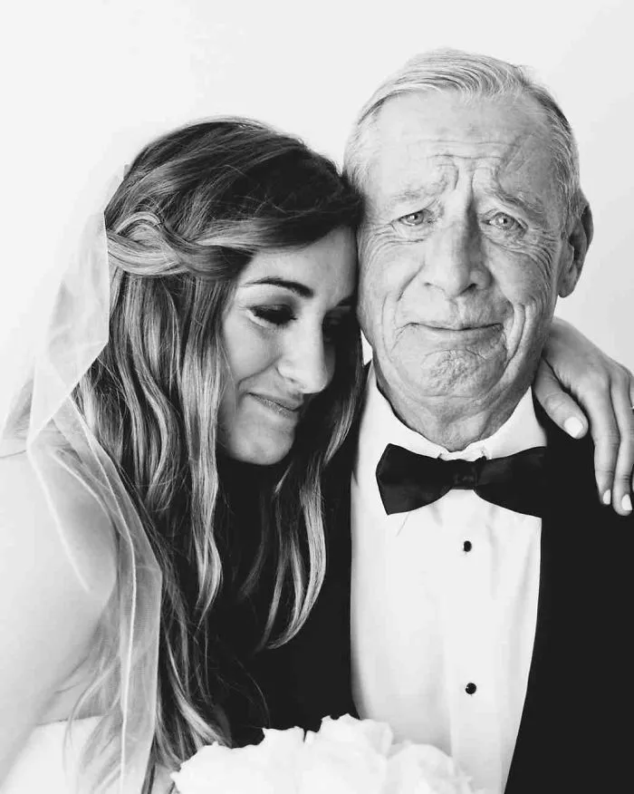 179 Times Fathers Couldn't Hold Back Their Emotions After Seeing Daughters In Wedding Dresses For The First Time