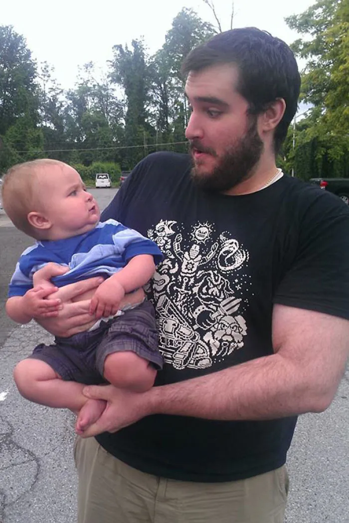 1ª foto de mi sobrino y yo. Nos asustamos mutuamente