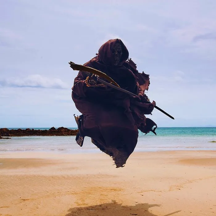 La cuenta de Instagram de la Muerte en la playa es oro puro