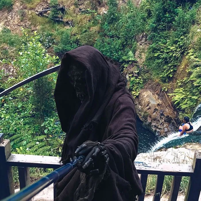 La cuenta de Instagram de la Muerte en la playa es oro puro