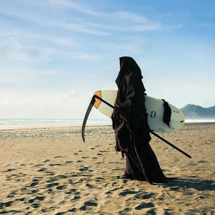 La cuenta de Instagram de la Muerte en la playa es oro puro