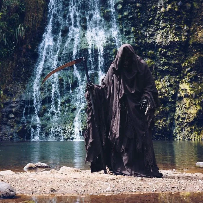 La cuenta de Instagram de la Muerte en la playa es oro puro