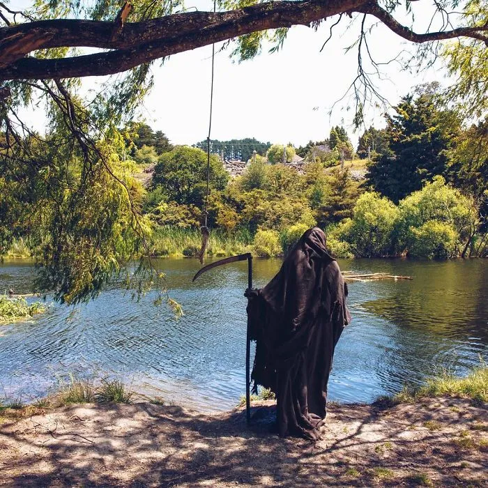 La cuenta de Instagram de la Muerte en la playa es oro puro