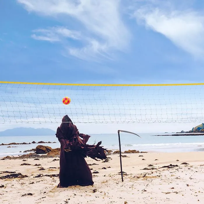 La cuenta de Instagram de la Muerte en la playa es oro puro
