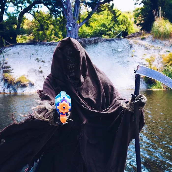 La cuenta de Instagram de la Muerte en la playa es oro puro