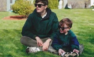 Guy Photoshops Himself Into Childhood Pics To Hang Out With His Childhood Self, And The Result Is Just Too Realistic
