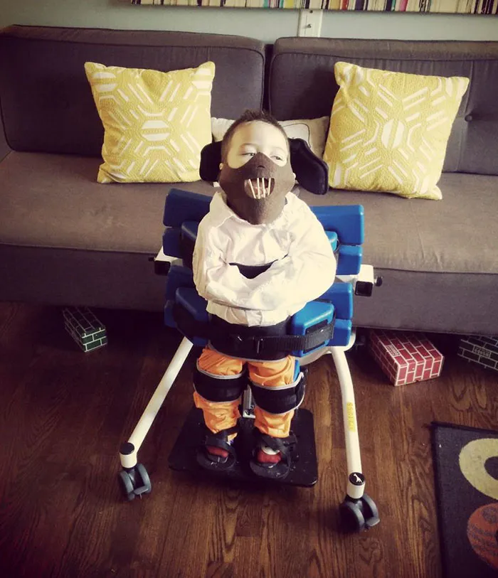 Mi hijo de 3 años tiene parálisis cerebral e hicimos esto con su soporte