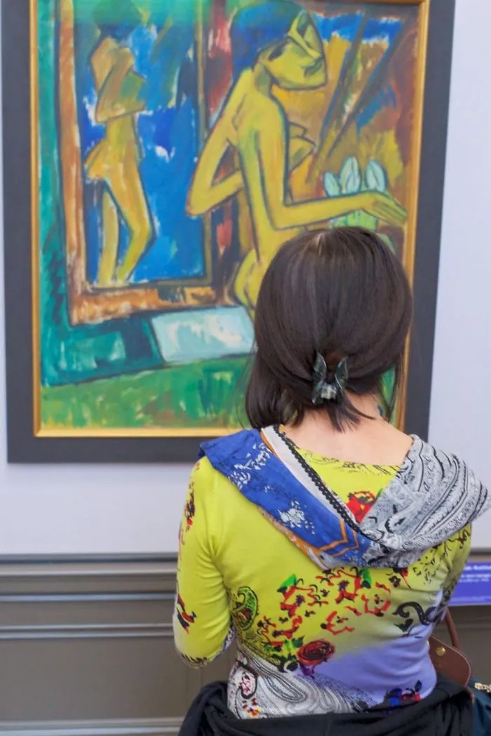 Este fotógrafo pasó una eternidad en museos esperando que aparecieran visitantes a juego con las obras de arte, y la espera mereció la pena