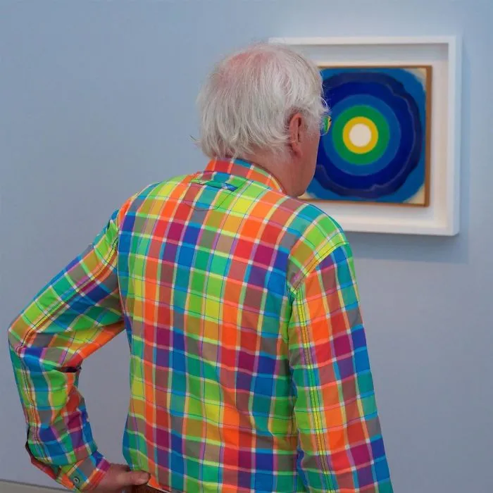 Photographer Spends Eternity Waiting For Museum Visitors To Match Artworks And The Result Is Worth The Wait