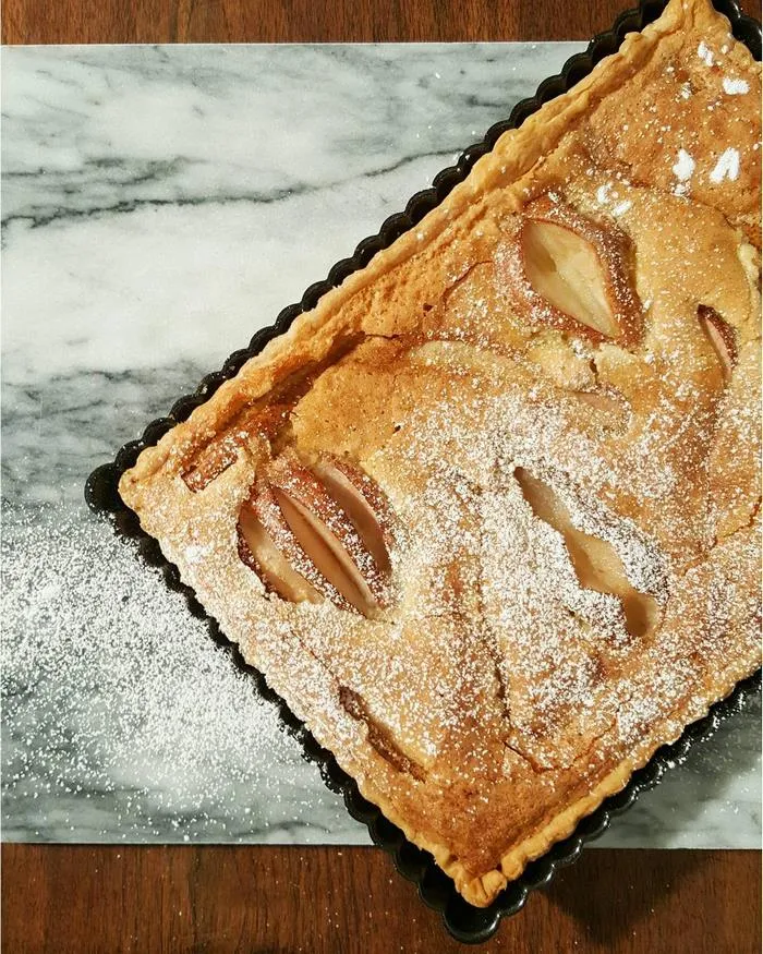 Baker Shows Before & After Pics Of Her Awesome Pie Crusts, And The Result Is Too Pretty To Eat