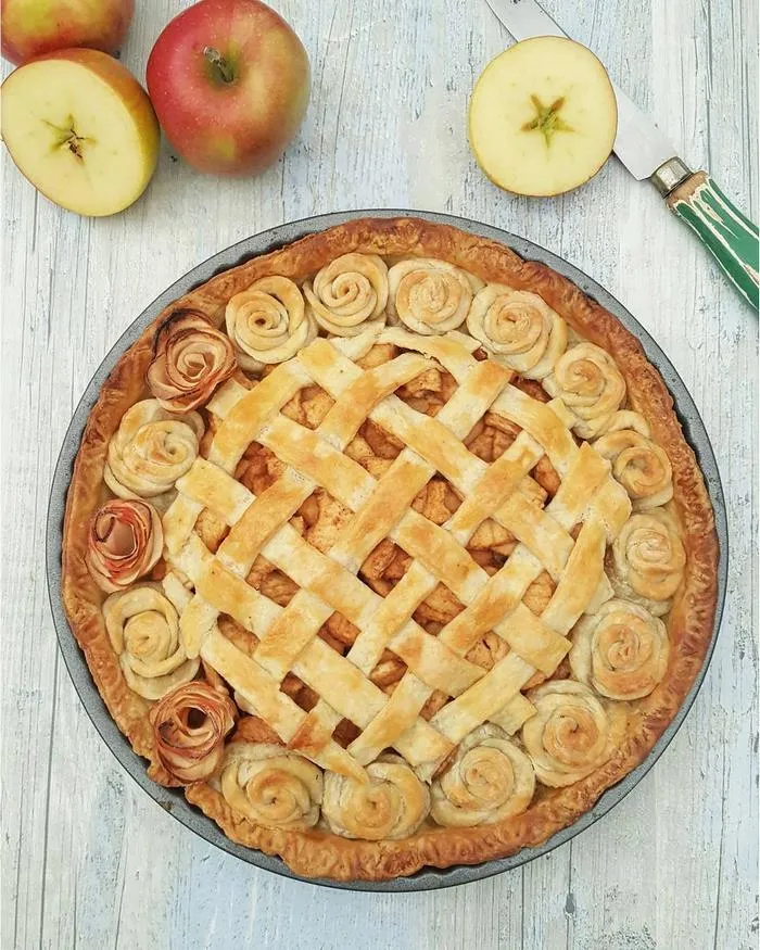 Esta pastelera muestra fotos de antes y despues de hornear sus pasteles con hojaldre, y el resultado es demasiado hermoso para comérselo