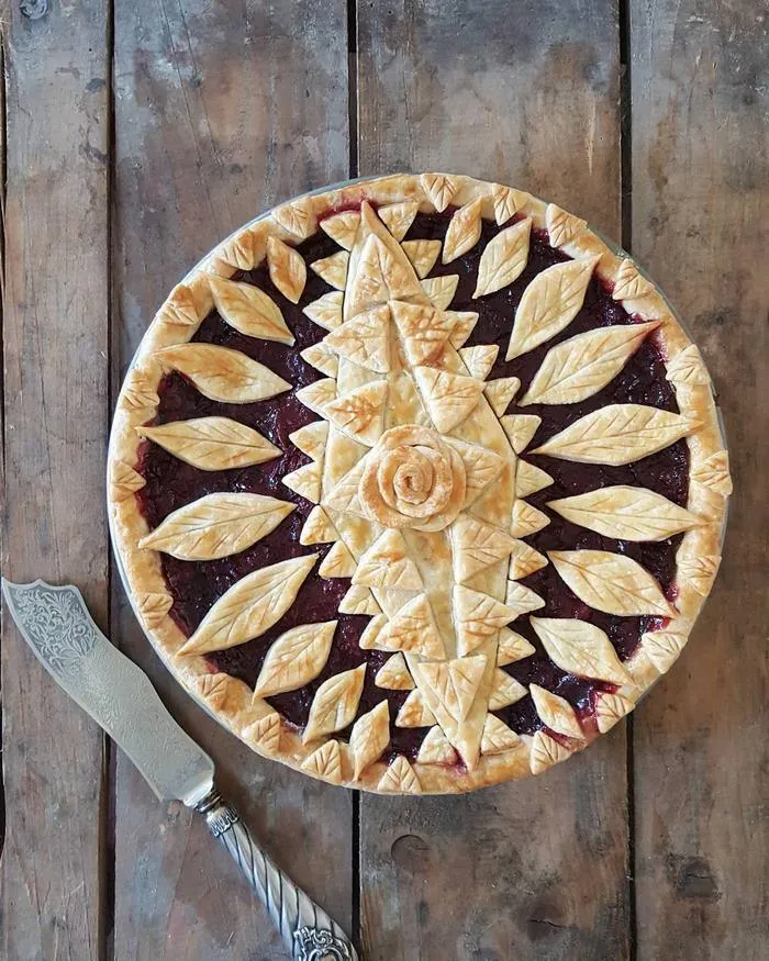 Esta pastelera muestra fotos de antes y despues de hornear sus pasteles con hojaldre, y el resultado es demasiado hermoso para comérselo