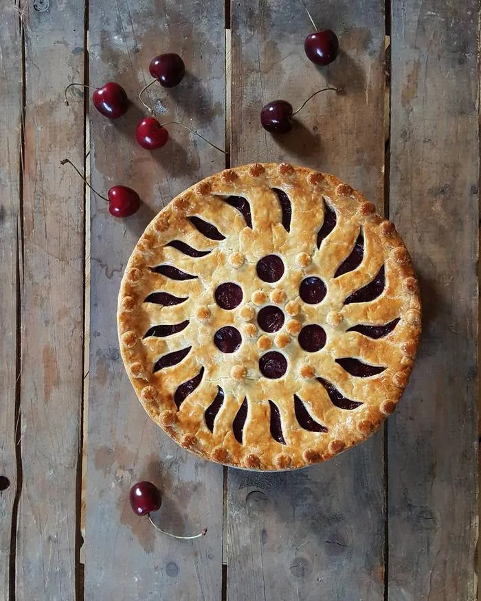 Esta pastelera muestra fotos de antes y despues de hornear sus pasteles con hojaldre, y el resultado es demasiado hermoso para comérselo
