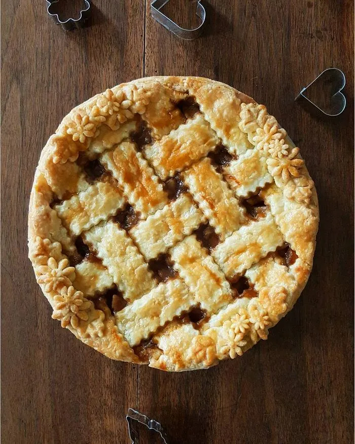 Esta pastelera muestra fotos de antes y despues de hornear sus pasteles con hojaldre, y el resultado es demasiado hermoso para comérselo