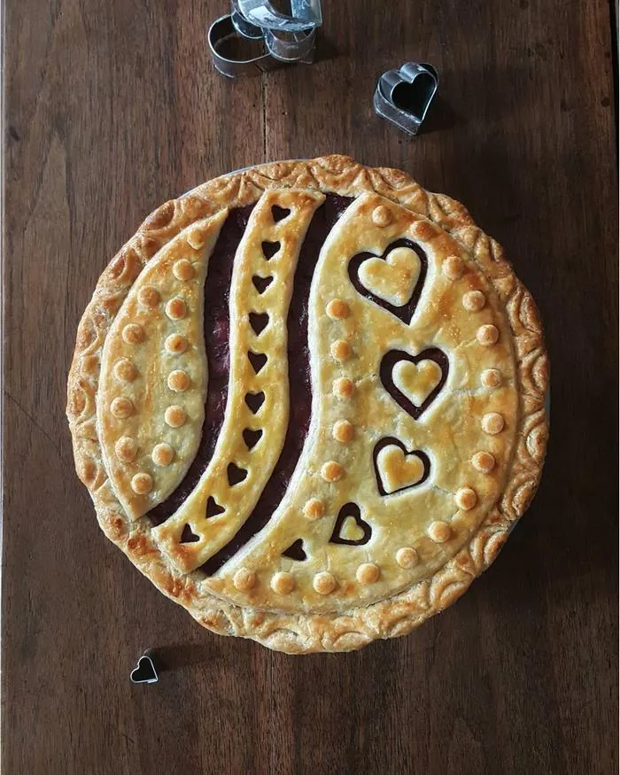 Esta pastelera muestra fotos de antes y despues de hornear sus pasteles con hojaldre, y el resultado es demasiado hermoso para comérselo