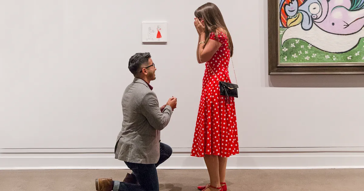 Este hombre le pidió matrimonio a su novia colgando su cuadro en el Museo de Arte Metropolitano