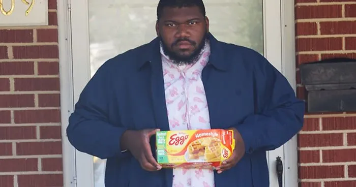 This Guy Cosplaying As Eleven From 'Stranger Things' Is The Funniest Thing You'll See Today