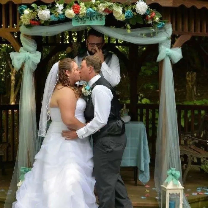 Hace poco que oficié mi primera boda, elegí mal momento para colocarme las gafas
