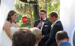 58 Times Wedding Photos Were Photobombed So Well It Made Newlyweds Die Of Laughter When They Saw The Photos