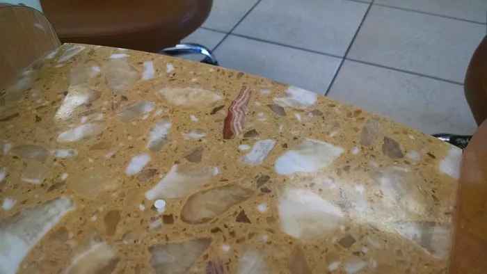 Trozo de roca que parece bacon