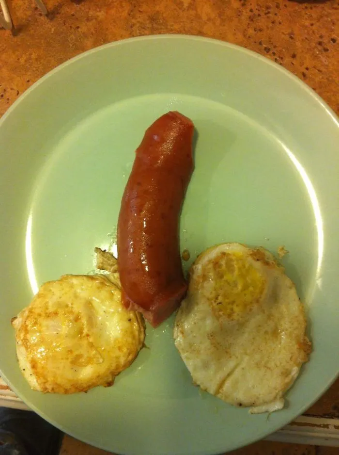 Today Is The 6 Week "Point" After My C-Section. Here's How My Husband Brought Me Breakfast This Morning