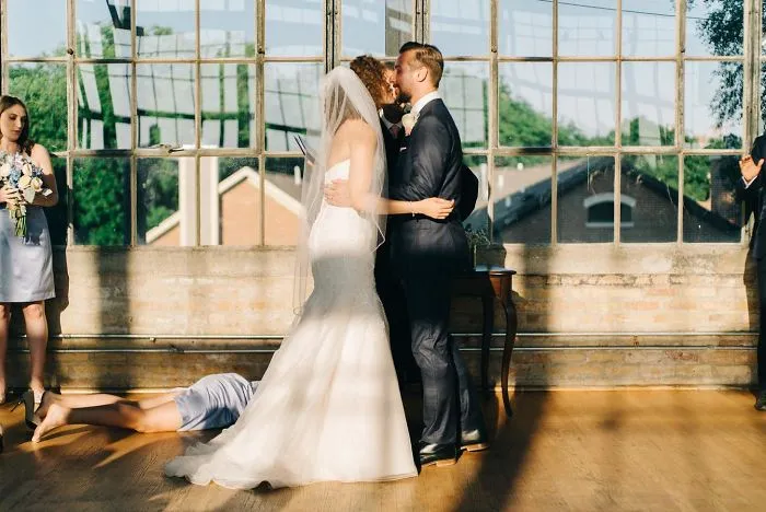 My Sister Passed Out At The Exact Moment The Judge Said "You May Kiss The Bride"