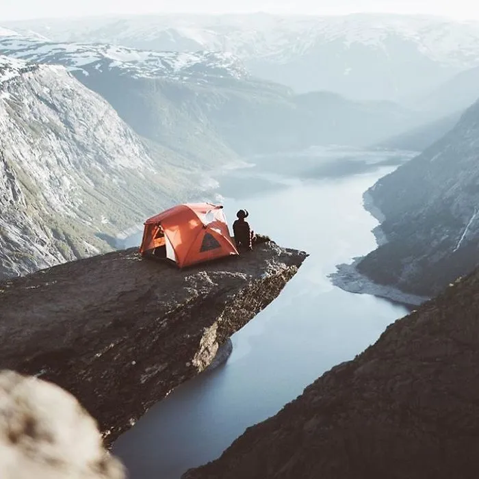 This Woman Makes Fun Of Campers Who Definitely "Did Not Sleep There"