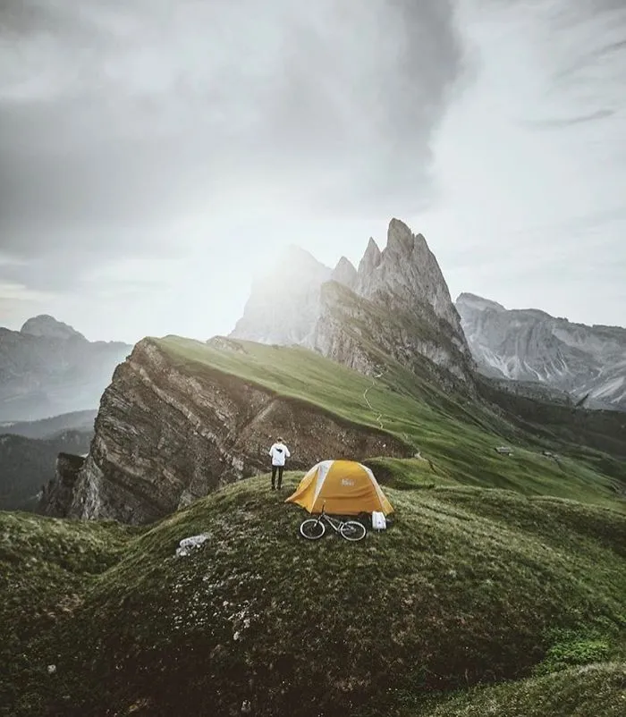 This Woman Makes Fun Of Campers Who Definitely "Did Not Sleep There"
