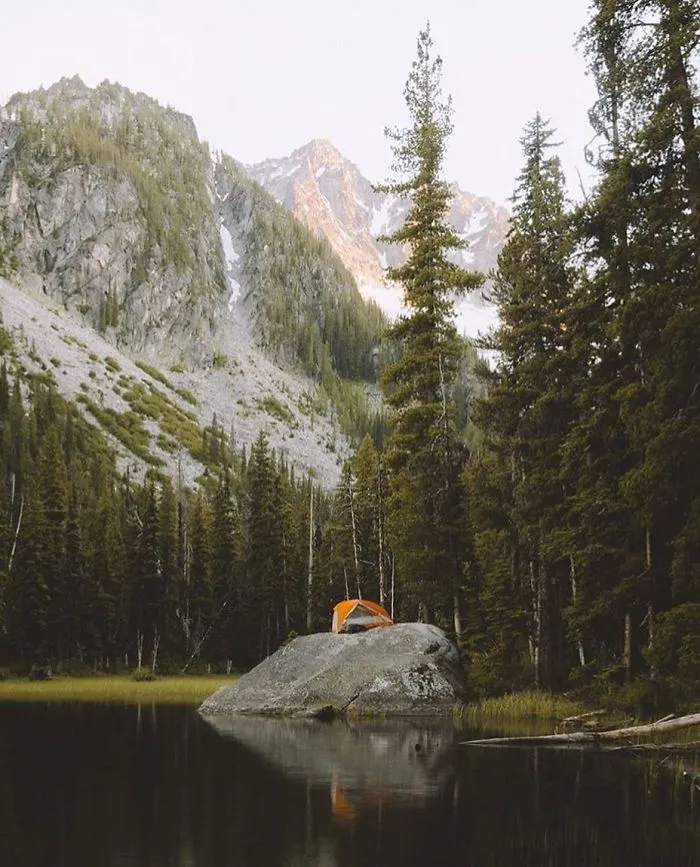 This Woman Makes Fun Of Campers Who Definitely "Did Not Sleep There"