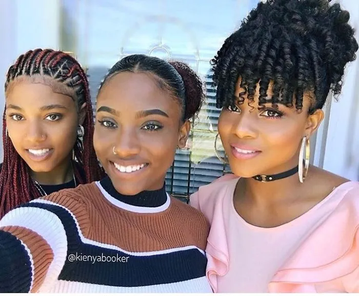 Hairdresser Is Successful On The Internet Because She Seems To Be The Sister Of Her Daughters, Could You Tell Who The Mother Is?