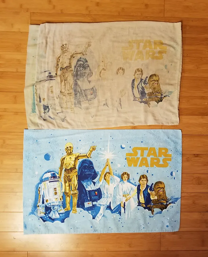Una funda de almohada ha sido usada casi diariamente durante 40 años, la otra ha estado en un armario