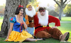 Amazing Disney Family Dresses Up For Halloween For 7 Years Straight