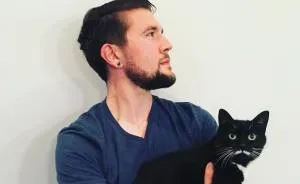I Can't Have A Cat, So I Cuddle And Take A Pic With Every Cat I Meet