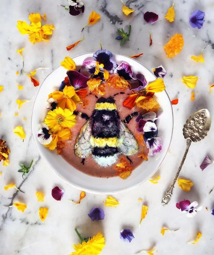 Woman Paints On Her Smoothie Bowls Using Natural Ingredients And The Result Is Too Pretty To Eat