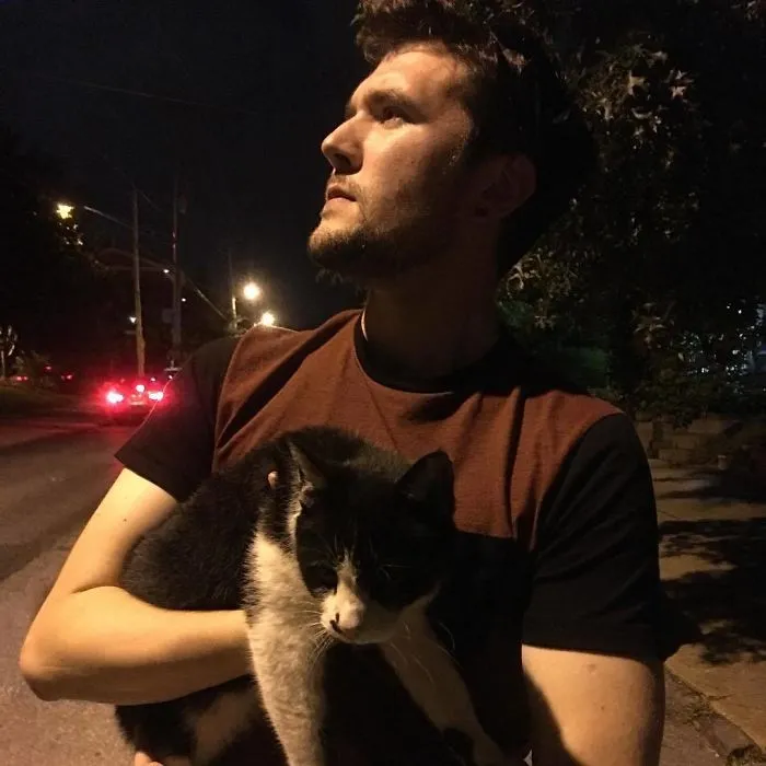 I Can't Have A Cat, So I Cuddle And Take A Pic With Every Cat I Meet