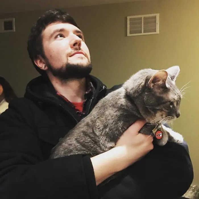 I Can't Have A Cat, So I Cuddle And Take A Pic With Every Cat I Meet