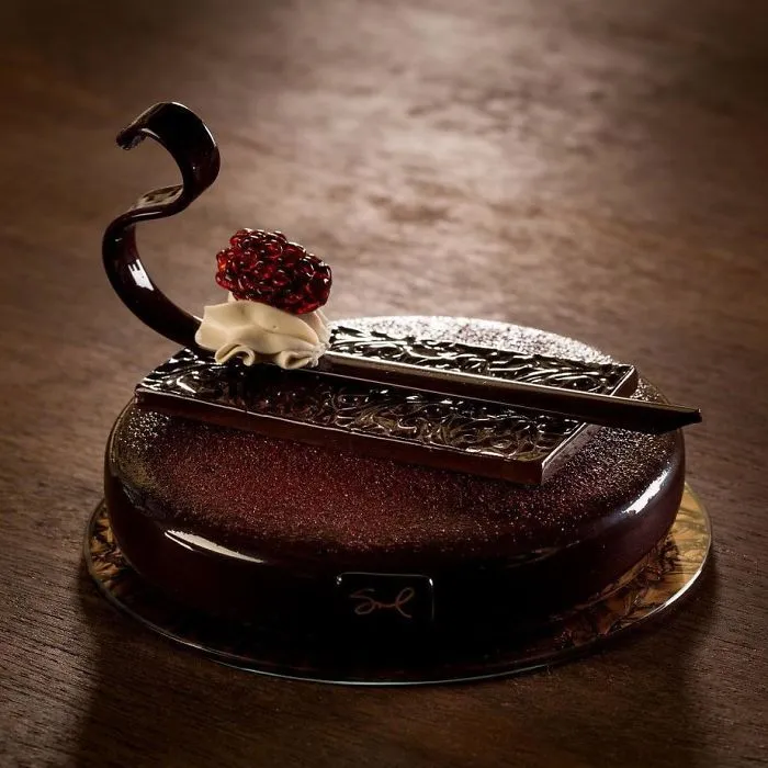 Artist Can’t Eat Sweets Due To Health Problems So He Creates Them From Porcelain Instead