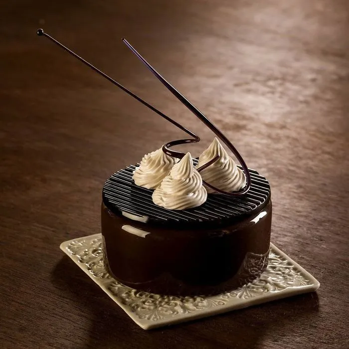 Artist Can’t Eat Sweets Due To Health Problems So He Creates Them From Porcelain Instead