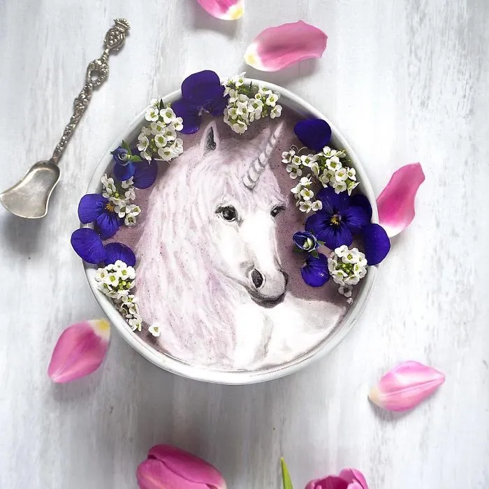 Woman Paints On Her Smoothie Bowls Using Natural Ingredients And The Result Is Too Pretty To Eat