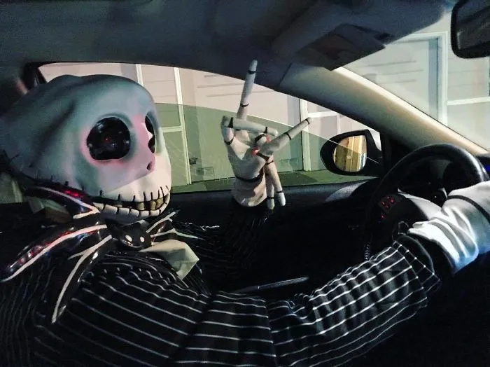 Conductor de Uber disfrazado por Halloween