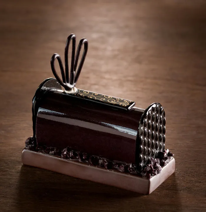 Artist Can’t Eat Sweets Due To Health Problems So He Creates Them From Porcelain Instead