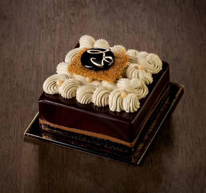 Artist Can’t Eat Sweets Due To Health Problems So He Creates Them From Porcelain Instead