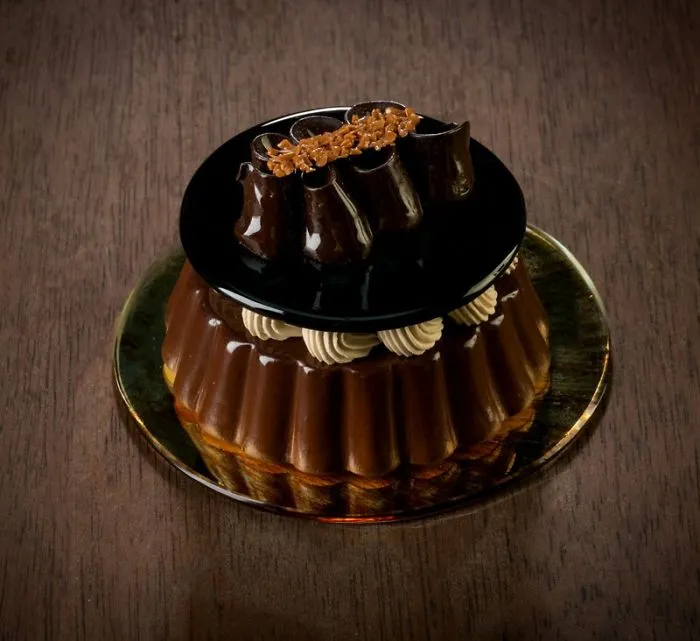 Artist Can’t Eat Sweets Due To Health Problems So He Creates Them From Porcelain Instead