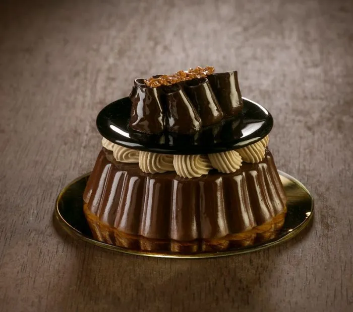 Artist Can’t Eat Sweets Due To Health Problems So He Creates Them From Porcelain Instead